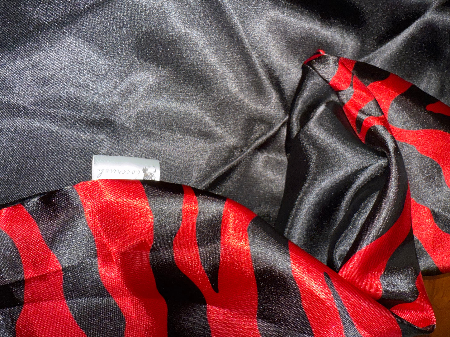 Bonnet imprimé spécial lumière rouge